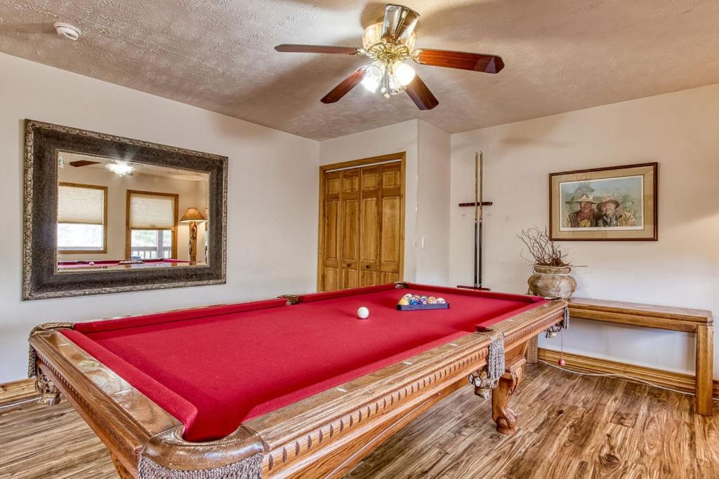 The Nuthouse Ii, Pool Table, Wifi, 1089 Free Tickets Each Paid Day, Dollywood And More Sevierville Ruang foto