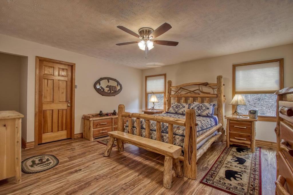 The Nuthouse Ii, Pool Table, Wifi, 1089 Free Tickets Each Paid Day, Dollywood And More Sevierville Ruang foto